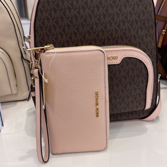 Michael Kors Jet Set Travel Large Flat Multifunction Phone Case Wristlet NWT - Picture 8 of 16